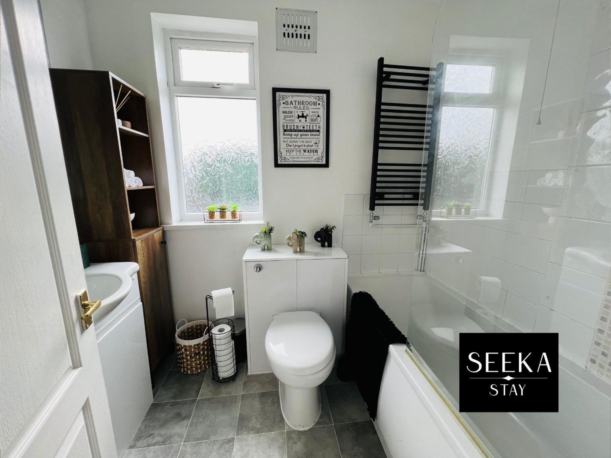 Cosy 2-Bedroom House, Walking Distance Cbs, Ideal For Contractors-Business Stays 코번트리 외부 사진