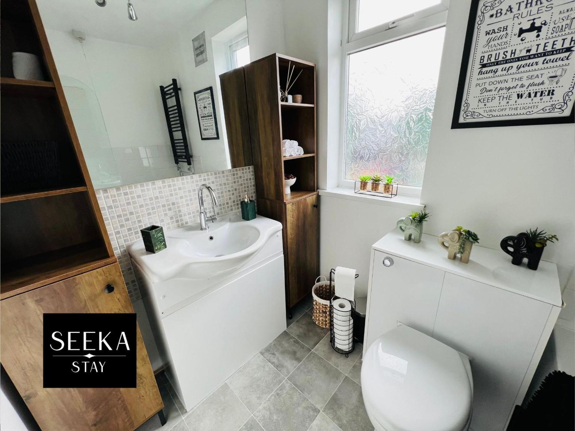 Cosy 2-Bedroom House, Walking Distance Cbs, Ideal For Contractors-Business Stays 코번트리 외부 사진